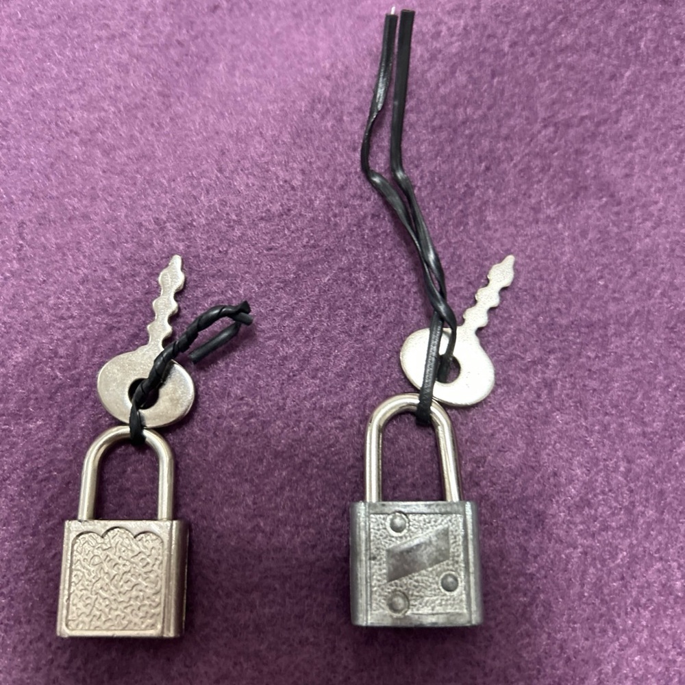 Vintage SMALL Silver-tone keyed 2PADLOCKS with KEY for luggage, diary or other